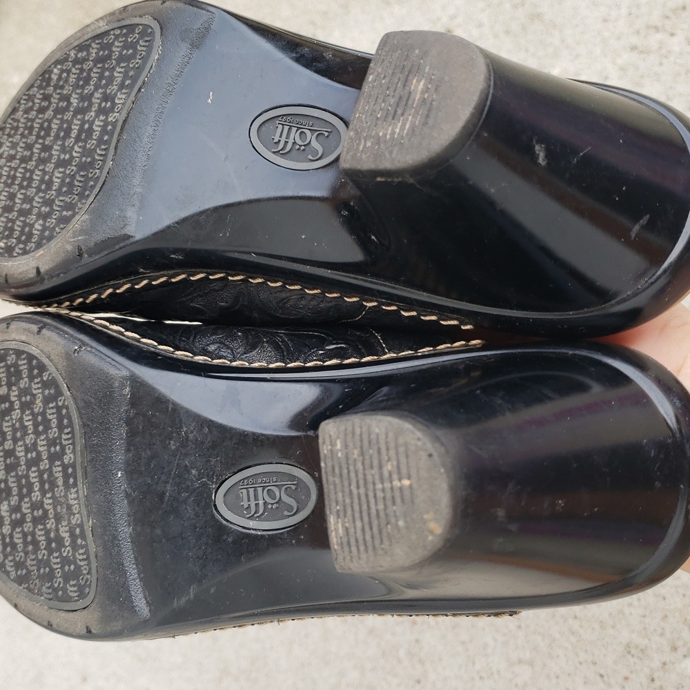 Sofft Floral Embossed Black Leather Slip On Mules Clogs Size 7.5 Comfort Neutral - Picture 7 of 16